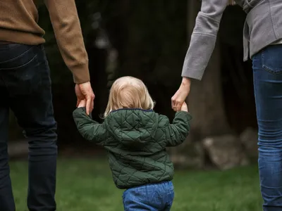 Oficial. Alocațiile și sprijinul de creștere copil intră vineri, cu o zi întârziere. Se cunoaște și ora exactă - Foto: Freepik (Imagine cu rol ilustrativ)