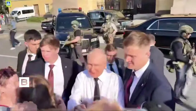Putin, &bdquo;sufocat&rdquo; de gărzi &icirc;ntr-o plimbare de 24 de secunde - Foto: Profimedia Images (imagine cu  rol ilustrativ)