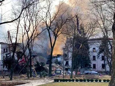 Aproximativ 300 de persoane ar fi fost ucise în bombardarea teatrului din Mariupol/FOTO: Twitter. Bengt Ivarsson