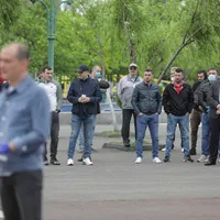 Primarul Sectorului 4, Daniel Băluță, și susținătorii luiFoto: INQUAM Photos/ Octav Ganea