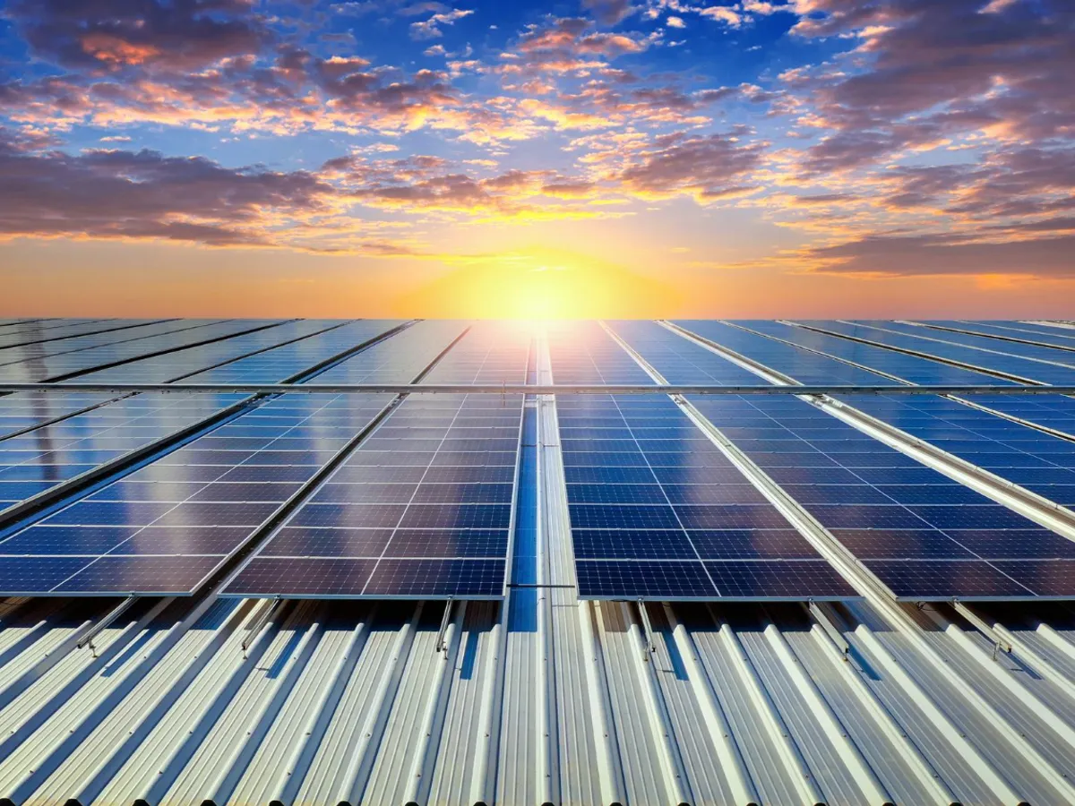 15.000 familii primesc bani de la UE pentru panouri fotovoltaice. Care sunt condițiile? Foto: Freepik (fotografie cu caractter ilustrativ)