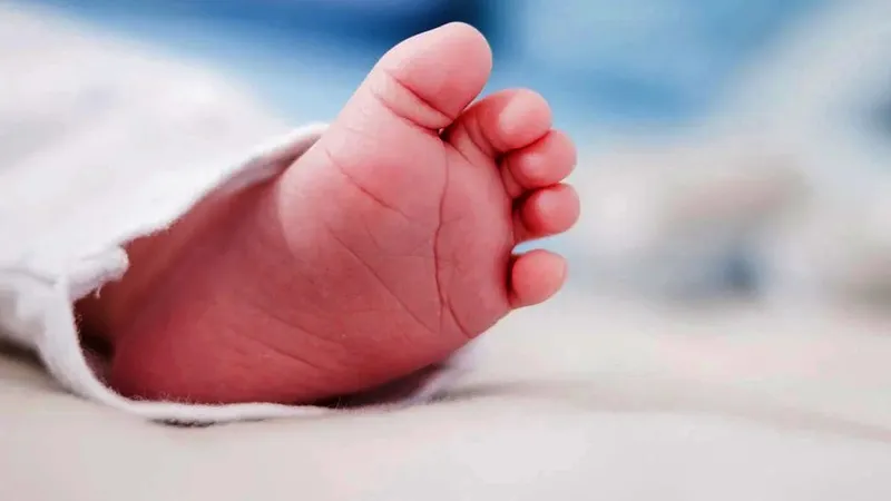Doi gemeni de o lună, printre primii pacienţi cu gripă de la Spitalul "Victor Babeş"", din Timiţoara - Foto: Pexels/Dominika Roseclay