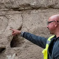Enigma mâinii descoperite pe un zid în Țara Sfântă. Cercetătorii nu au nicio explicație - Foto: Autoritatea israeliană a Antichităților/ Facebook