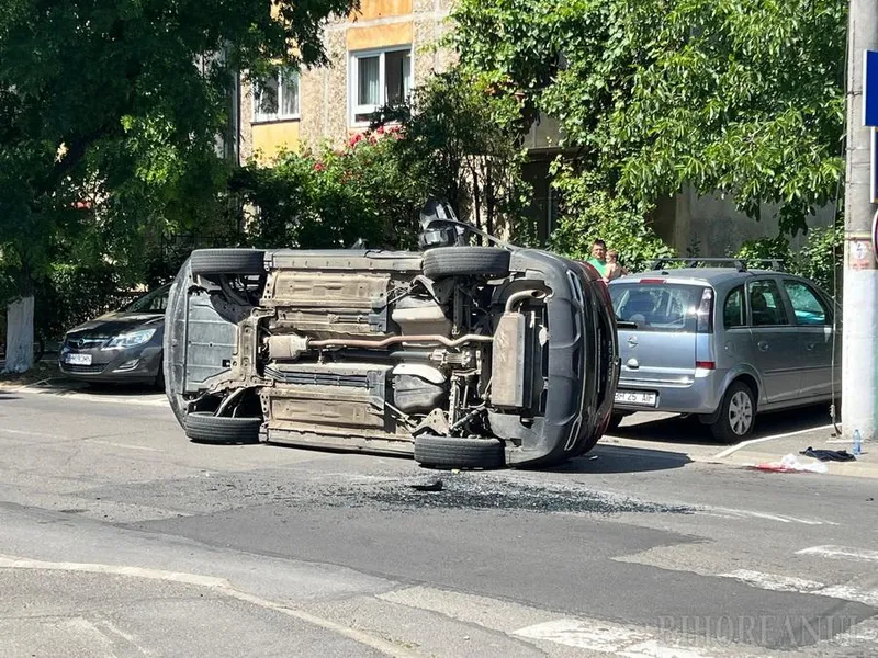 Rezultatul impactului dintre un BMW și un Renault Foto: bihoreanul.ro