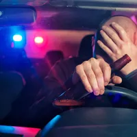Un bărbat s-a urcat băut la volan, fără permis și cu plăcuțele de la mașină false. Ce a pățit? - Foto: Arhiva / imagine cu rol ilustrativ