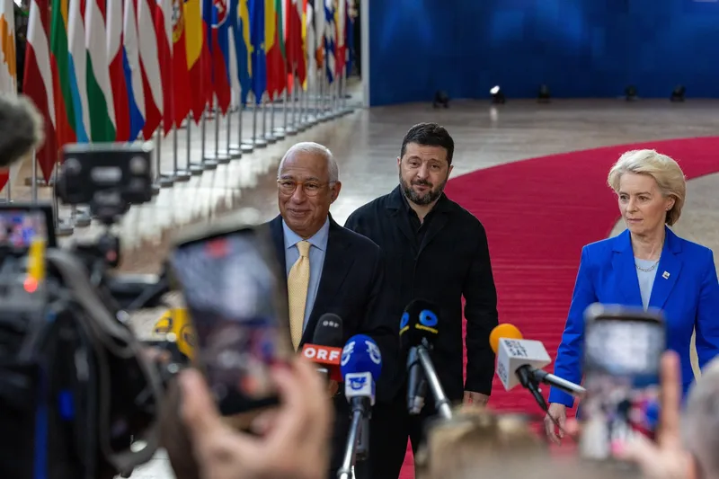 Negocieri de pace. SUA &bdquo;oferă&rdquo; Ucrainei aderarea la UE &icirc;n schimbul celei la NATO. Ce ofertă a primit Putin  - Foto: Profimedia Images (imagine cu  rol ilustrativ)