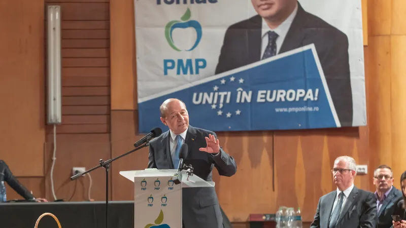 Băsescu întinde o mână Republicii Moldova / FOTO: https://www.facebook.com/PresedinteleTraianBasescu