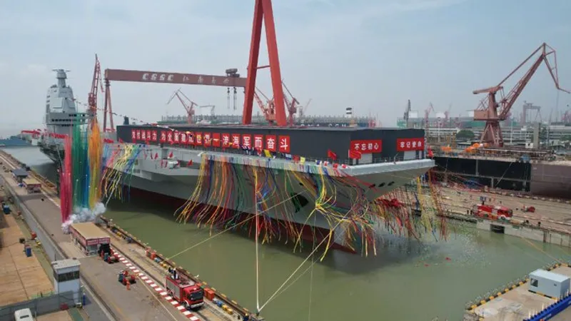 VIDEO China proiectează o navă de ultimă generație cu un sistem de catapultare electromagnetic/Twitter