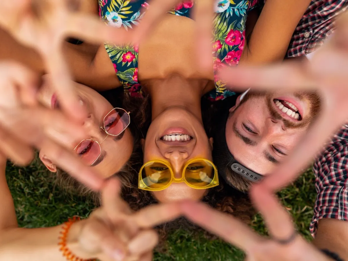 Oameni fericiți - Foto: Freepik (rol ilustrativ)