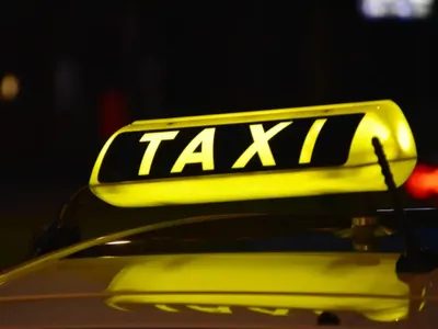 Taximetristul care ar fi înșelat un turist străin a fost reținut. A cerut 400 de euro pe o cursă - Foto: Arhivă (imagine cu rol ilustrativ)