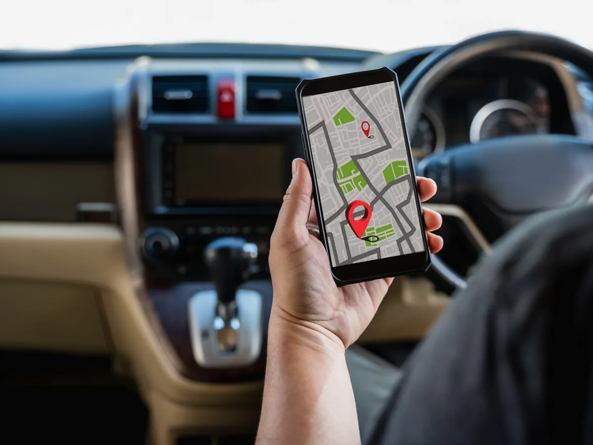 Ai dispozitiv de urmărire prin GPS ascuns în mașină de firmă sau soț/soție/părinți? Iată cum poți să-l găsești