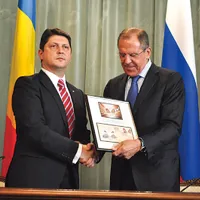 Corlățean și Lavrov negociazaă, în 2013, deschiderea Centrului cultural rus - Foto: MAE