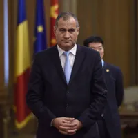 Marian Neacșu într-o postură din care lipsesc cătușele/FOTO: Facebook.com