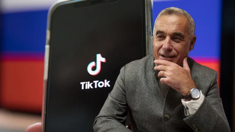 Manipularea masivă pe TikTok în favoarea lui Călin Georgescu a speriat Franța. Rețeta Kremlinului - Foto: Profimedia images