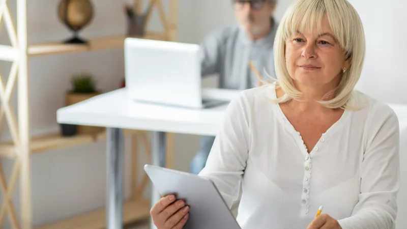 Pensie mărită cu 1.000lei după trecerea la pensie limită de vârstă. Ia 10000 lei bonus. Cât a muncit - Foto: Freepik (fotografie cu caracter ilustrativ)
