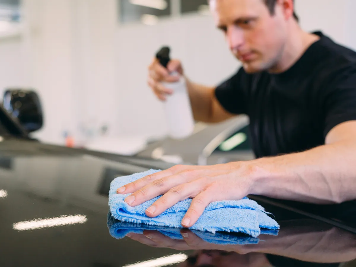 7 pași pentru a-ți proteja și pregăti mașina după iarnă - Foto: Freepik (imagine cu rol ilustrativ)