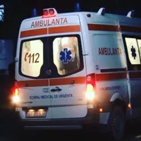 Un bărbat s-a aruncat de la etajul 8 al unui bloc din Timișoara. Soția lui e în stare de șoc/FOTO: Facebook/Ambulanța