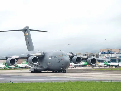 AJUTOR ȘI PROVOCARE Un avion militar american cu 750.000 de doze de vaccin anti COVID, donate de SUA, a aterizat în iunie în Taiwan. Guvernul chinez a văzut în acest gest o „provocare“ - Foto Getty Images