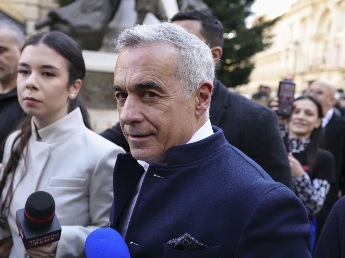 Călin Georgescu depune la CCR contestaţia respingerii candidaturii de către BEC, în 120 de minute - Foto: INQUAM PHOTOS/Octav Ganea