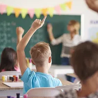 CCR a decis că profesorii pot fi plătiţi pentru 20 de ore ca pentru 18 ore de muncă - Foto: Freepik/gpointstudio