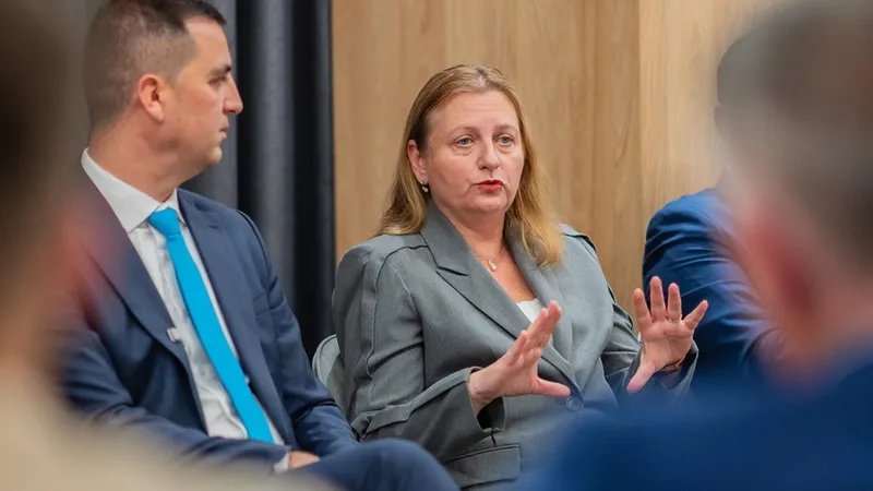 Dr. Raluca Ioan, candidat PNL Vrancea la Senat susține că este absolut necesar un sprijin financiar pentru mame, copii și familie pentru o creștere a natalității în România CMF 11240002