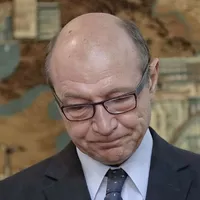 Traian Băsescu, în 2016, la citirea Jurământului, ca cetăţean al Republicii Moldova - Foto: Profimedia Images