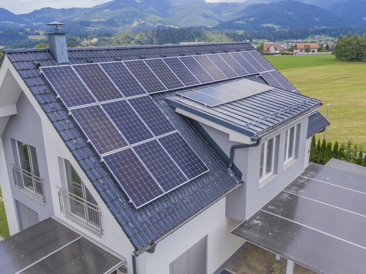 Dispozitive-spion, în panouri fotovoltaice din China - Foto: Freepik (cu rol ilustrativ)