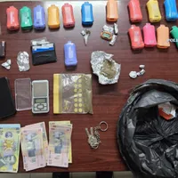 Doi tineri din Vaslui au fost prinși de polițiști că vindeau droguri minorilor din Vaslui Foto: DIICOT