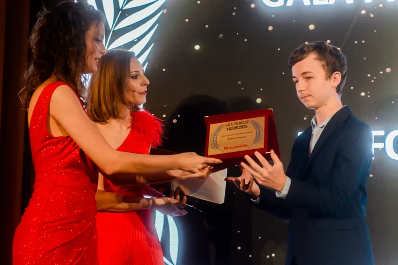 Andrei nemțișor a primit Premiul pentru Performanță Școlară Foto: Răzvan Vălcăneanțu