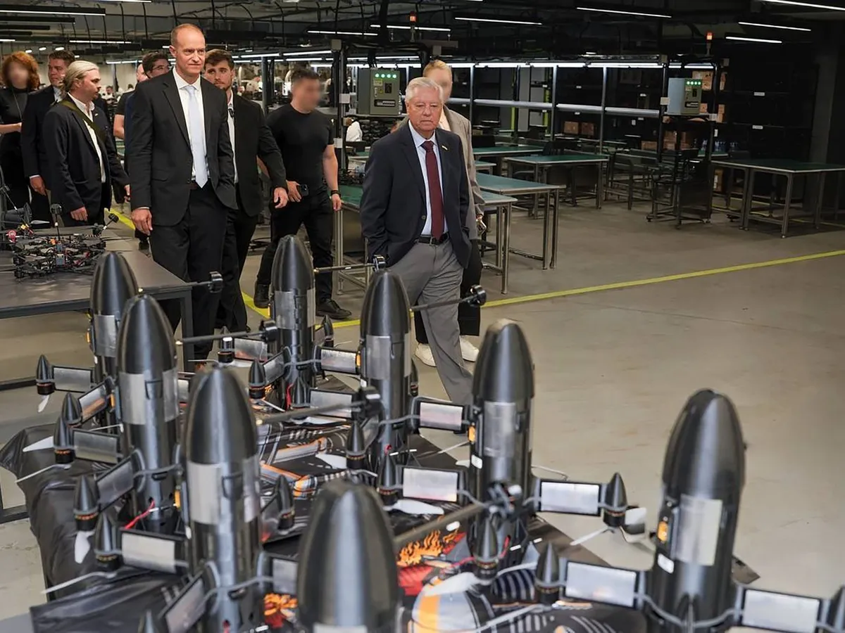 Lindsey Graham, în fabrica subterană de drone SkyFall din Kiev, cu o zi înainte de moartea sa subită - Foto: Profimedia Images