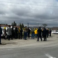 „Mare” protest AUR, anti-SMR, la Doicești: Nu s-au strâns decât 25-30 de simpatizanți - Foto: NW