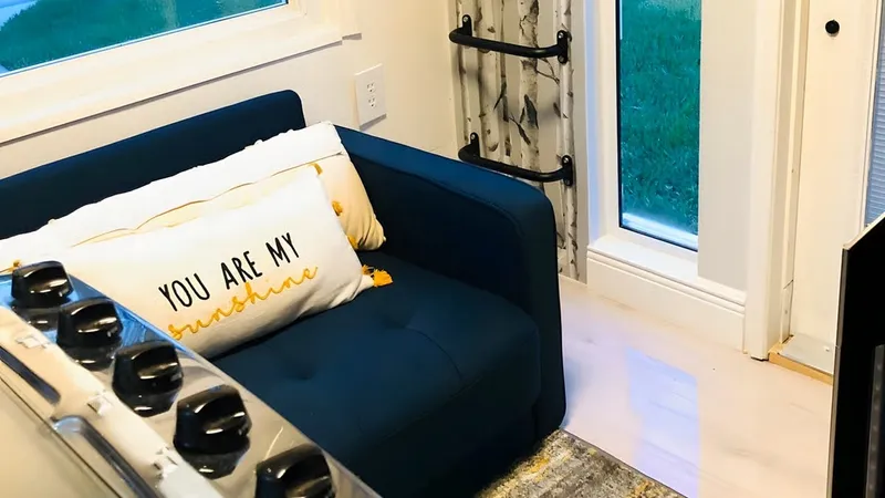 Cum arată „nano-casa” de 23.000 $? Are 3,5 metri lungime, baie, bucătărie, living și pat dublu - Foto: newatlas.com