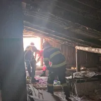 Vasluian mort după ce s-a urcat pe acoperiș pentru reparații. Soția a sunat disperată la 112  - Foto: ISU Vaslui