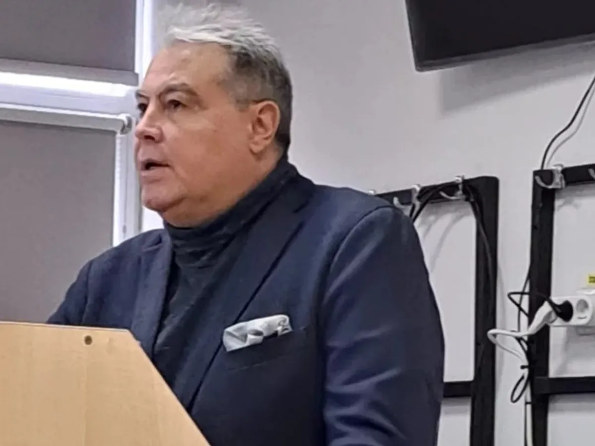 Adrian Cioroianu despre anularea primului tur al alegerilor de către CCR: FOTO - Fcebook(imagine cu rol ilustrativ)