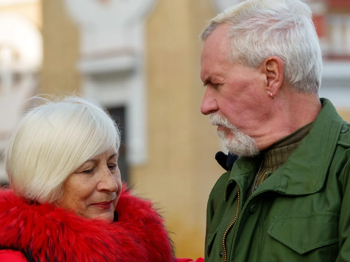 Pensionari vorbesc la pensie _ Foto: Freepik