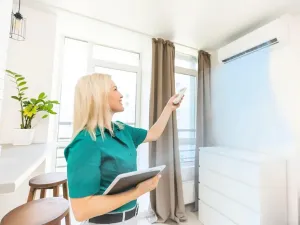 Vrei să nu mori de cald în casă de la 1 iulie? Dai 810 – 1.350 lei pe curent doar pentru AC - Foto: Profimedia Images - Imagine cu rol ilustrativ