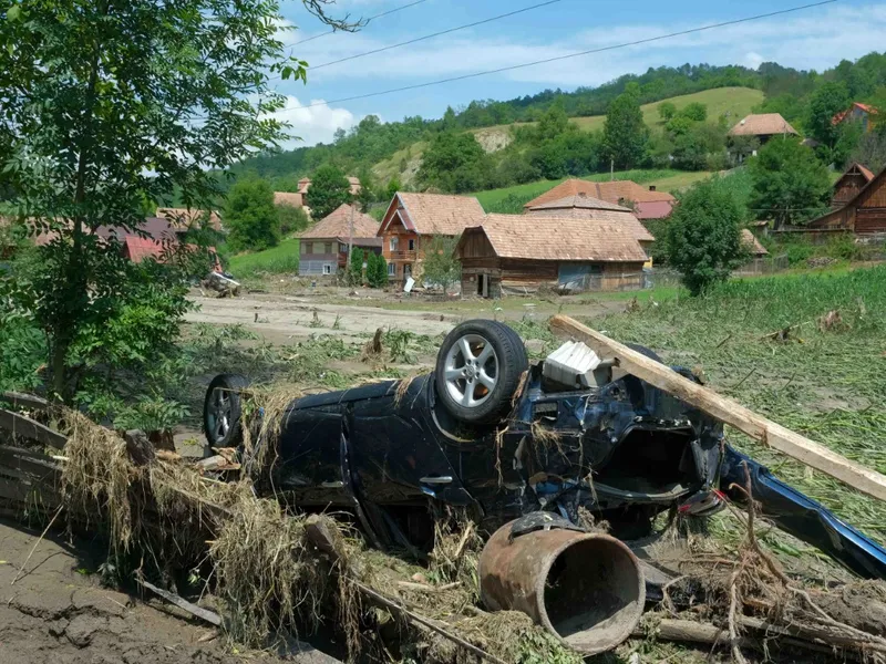 Premierul Cîțu merge la Ocoliș, comuna din Alba afectată masiv de viituri/FOTO: Inquam Photos/Raul Ștef