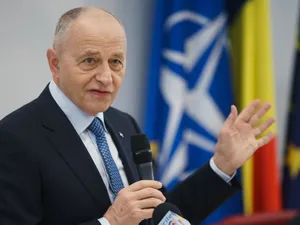 Mircea Geoană, secretarul general adjunct al NATO, a declarat că Ucraina trebuie ajutată, fără a duce la escaladarea situaţiei - Foto: Profimedia Images