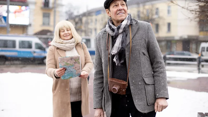 De ce poștașii aduc pensie în decembrie cu întârziere. Pe card banii intră într-o singură zi! foto: Freepik (fotografie cu caracter ilustrativ)