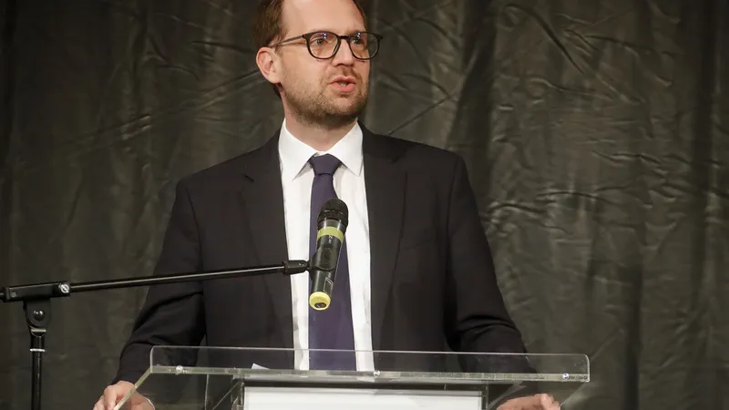Dominic Fritz spune că salba de construcții este ilegală – Foto: Inquam Photos / Virgil Simonescu