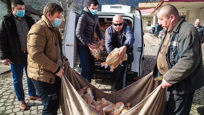 Minerii din Oltenia au mers la colegii lor de la Vulcan și Lupeni, în Valea Jiului, cărora le-au adus mai multe alimente de bază în semn de solidaritate