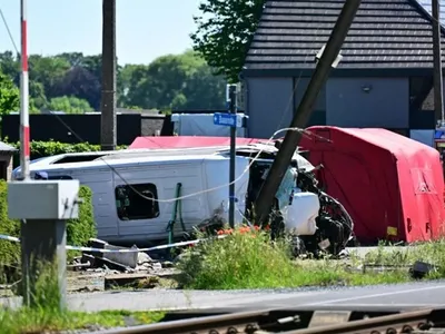 Mai mulţi morţi în Belgia, după ce un tren a lovit un autocar şcolar cu şapte elevi - Foto: News.ro