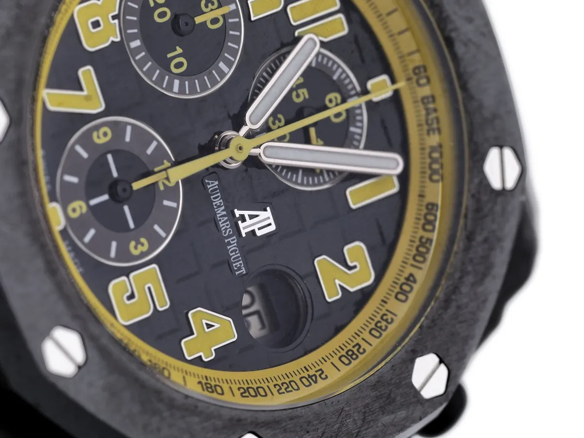 Ceas Audemars Piguet Royal Oak Offshore Bumblebee, din carbon, de mână, bărbătesc, însoțit de actele de proveniență