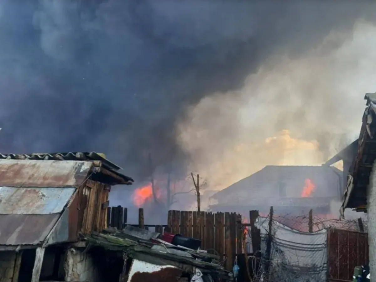 Explozie violentă: Două butelii GPL au luat foc, zeci de oameni evacuați, intervenție masivă - FOTO: Captura (imagine cu rol ilustrativ)