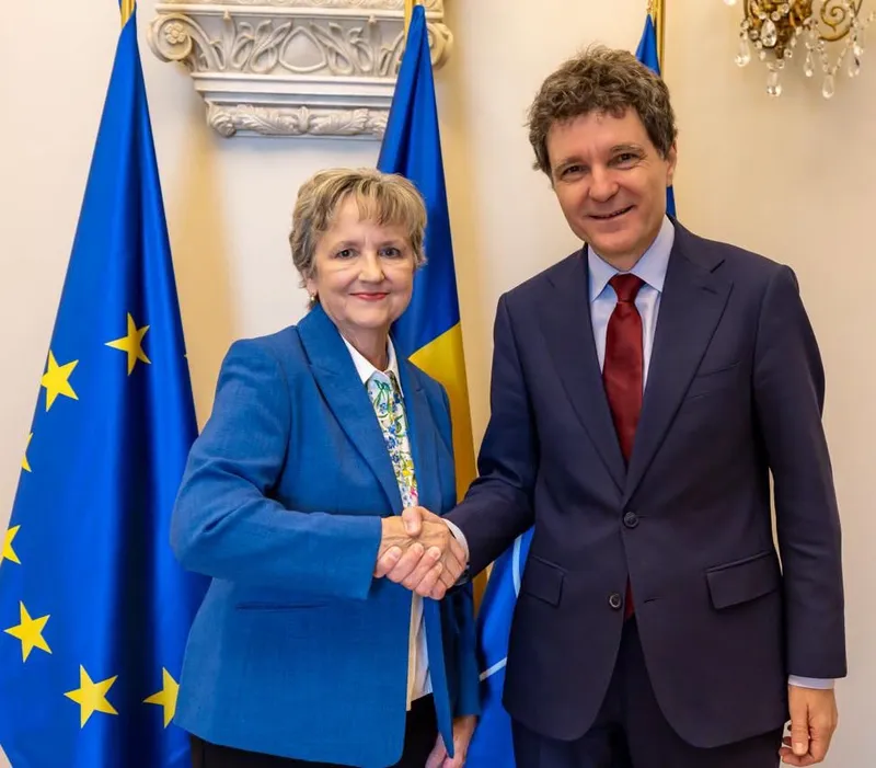 Choate, președinta și directoarea executivă a American Councils și Nicușor Dan, președintele României Foto: Facebook