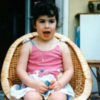 Recunoașteți personajul? Fetița care a ajuns una dintre cele mai iubite cântărețe dar a murit tânără - Foto: Arhiva / imagine rol ilustrativ