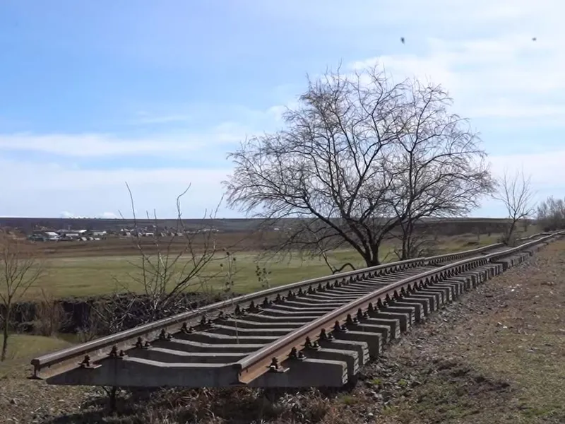 Gara din România unde trenul nu a ajuns niciodată. Construcția a început în epoca Ceaușescu - Foto: captură video