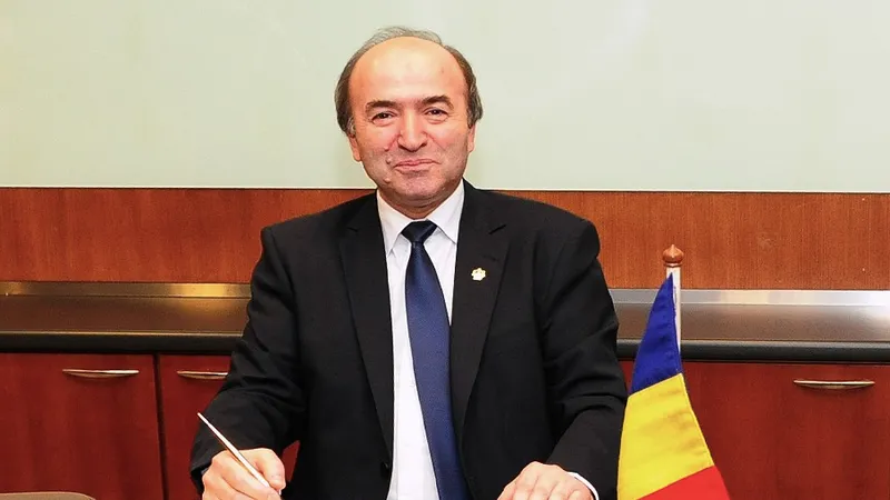Tudorel Toader are motive să rânjească/FOTO: just.ro