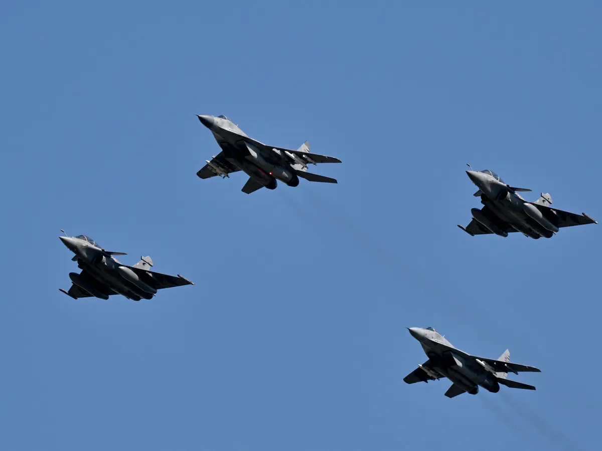 Temeri de război în apropiere de România. Croația, Albania, Kosovo acuză Serbia că a luat super arme din China