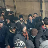 Poliţia ungară a descoperit 103 migranţi ilegali într-un camion românesc/foto: police.hu